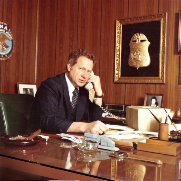 ted-gunderson-fbi-office-picture